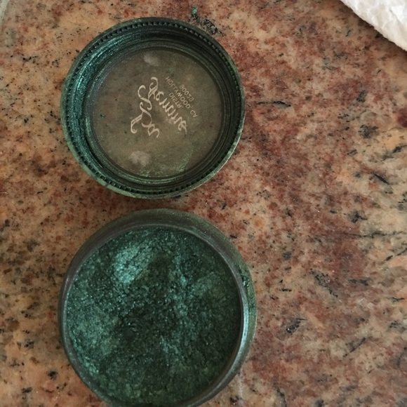 Eyeshadow - Picture 2 of 3